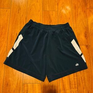 ALO YOGA men shorts size L